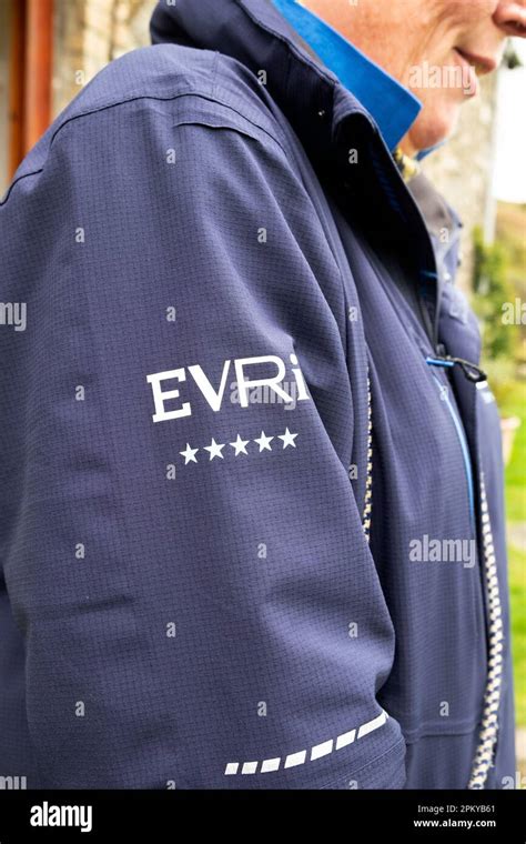 evri couriers uniforms.